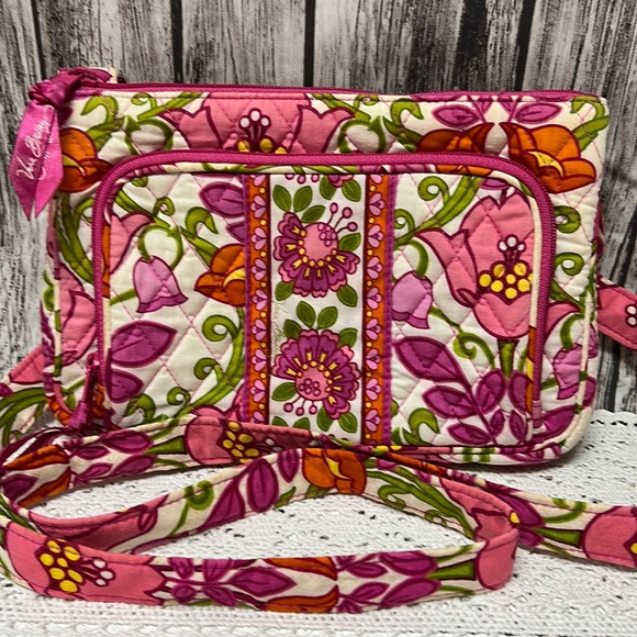 Vera Bradley Handbags - Vintage Vera Bradley- Lilli Bell Crossbody bag